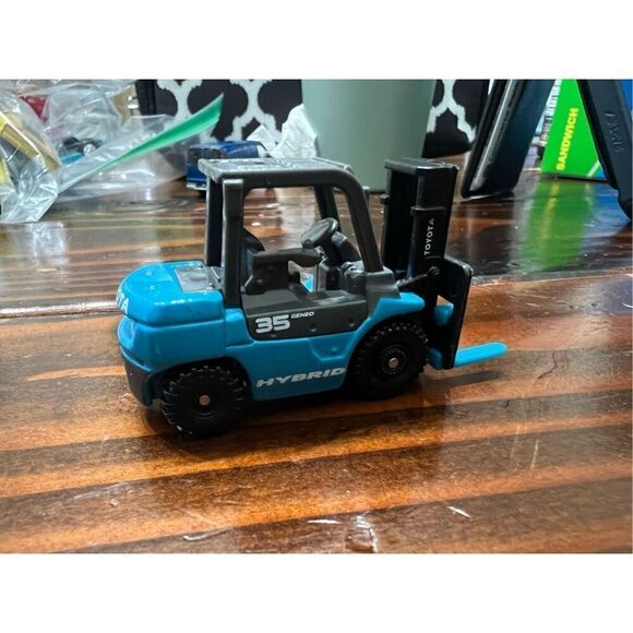 TOMICA 12 No.70 TOYOTA FORKLIFT TOMY DIECAST CAR 2010 - Picture 1 of 5